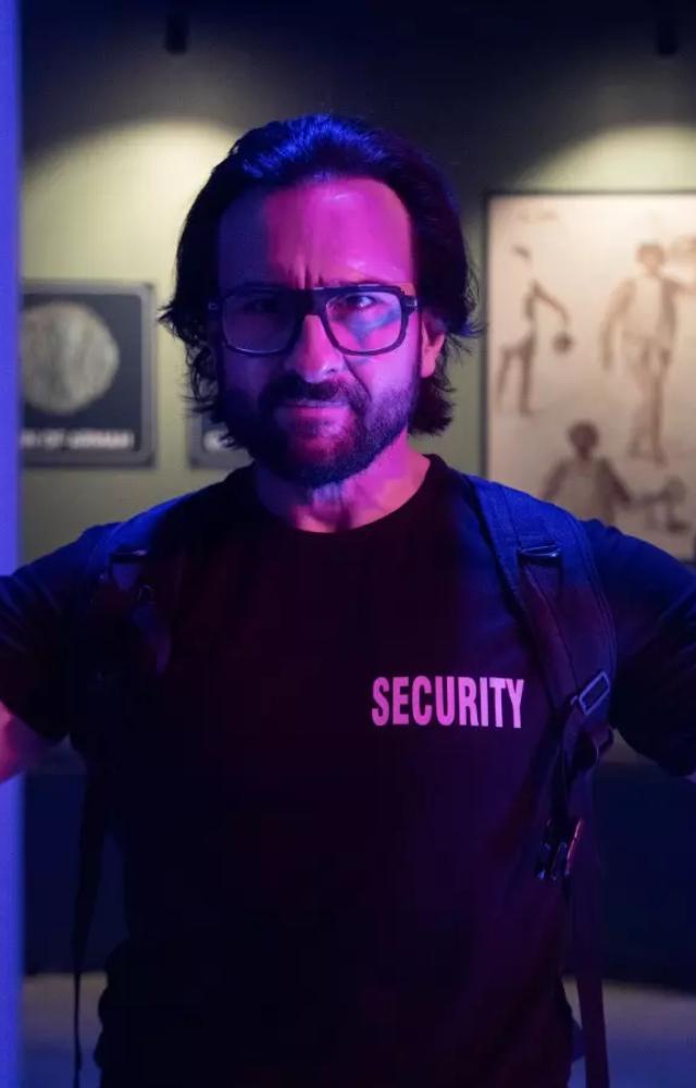 A good-hearted thief, Rehan Roy (Saif Ali Khan), is forced out of retirement by a ruthless underworld don, Rajan (Jaideep Ahlawat), for a major job.