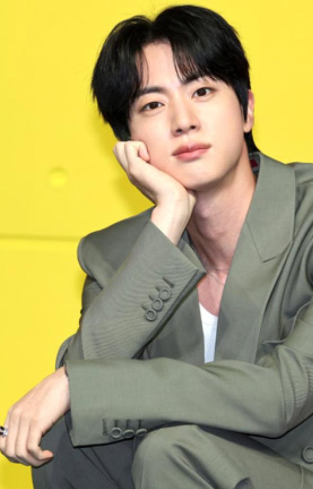 Jin Announces RUN SEOKJIN World Tour
