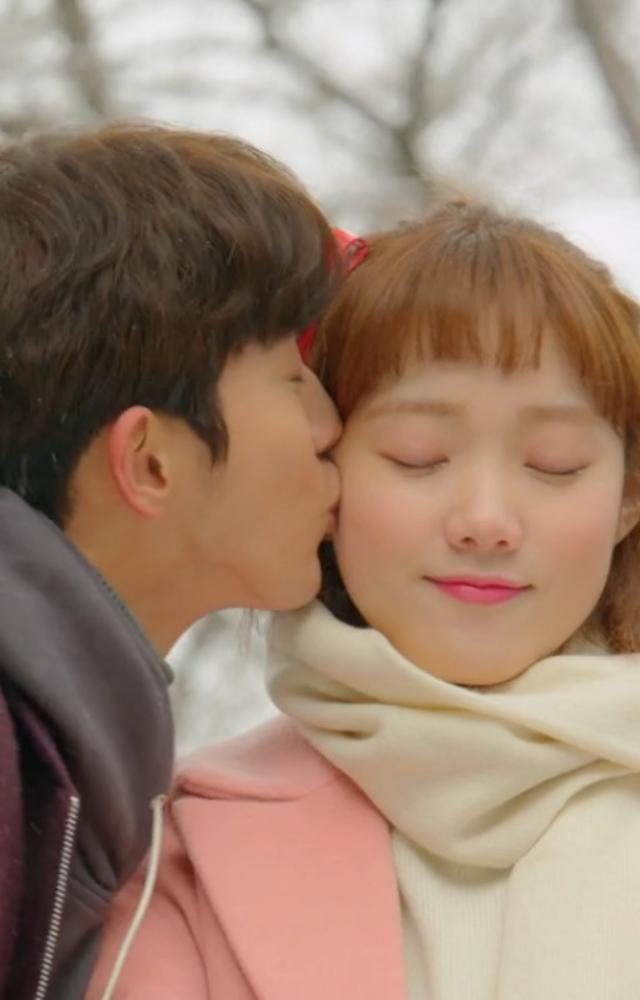 Follows bubbly weightlifter Bok-joo navigating first love, heartbreak, and dreams. A sweet, funny tale emphasising self-love and growth before new romance.