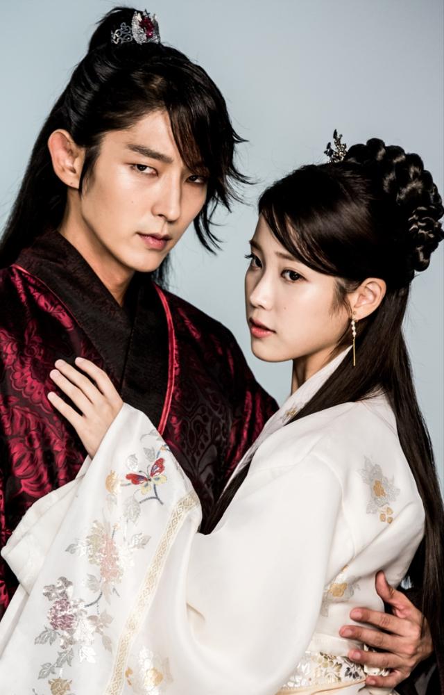 A modern woman time-travels to Goryeo, falling for volatile 4th Prince Wang So. Palace politics, mistrust and tragedy prevent their love from surviving.