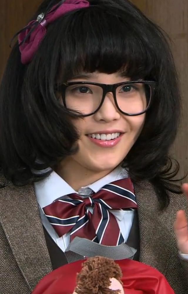 IU plays Kim Pil-sook, a shy student with absolute pitch at an arts high school, who blossoms into a confident performer chasing her dreams alongside others.