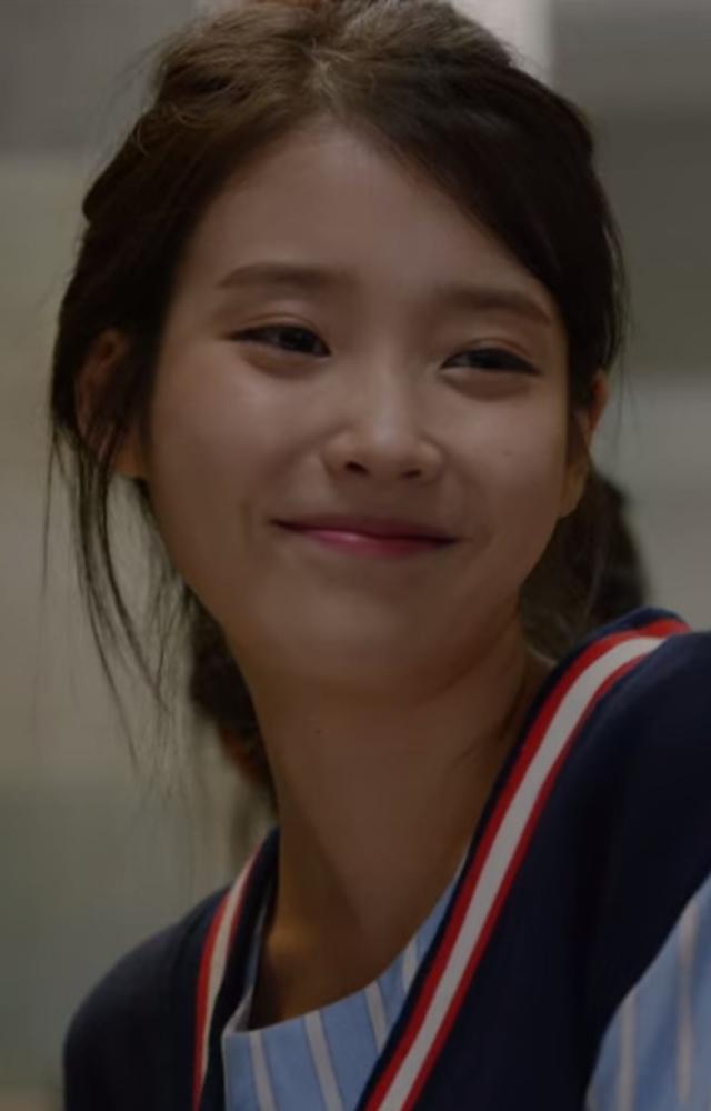 A peek into the TV world. IU plays Cindy, a famous, seemingly cold pop star who reveals her vulnerability and loneliness behind the scenes of show business.