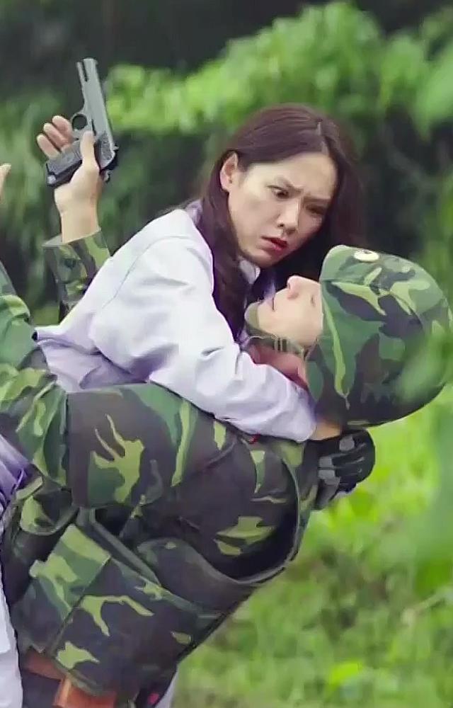 A South Korean heiress crash-lands in North Korea and finds love with a North Korean soldier. A unique romance with political intrigue and heartwarming moments.