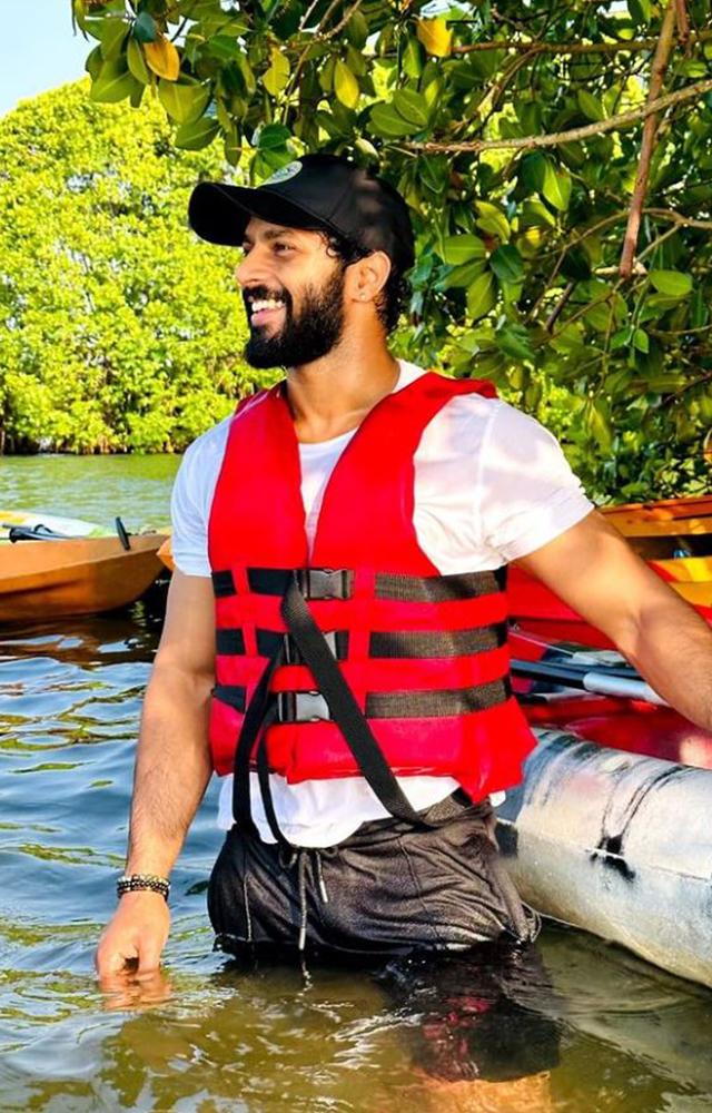 Karthik Mahesh has significantly contributed to Kannada television, particularly through his portrayal in the serial Puttakkana Makkalu