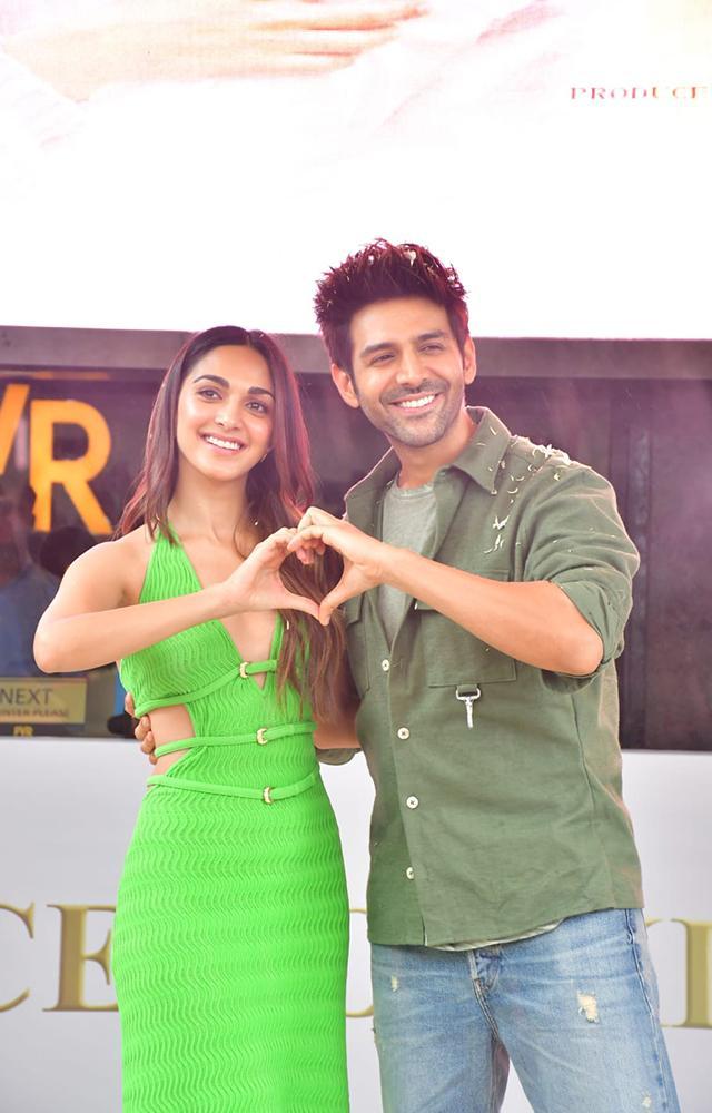 Kartik and Kiara Steal Hearts