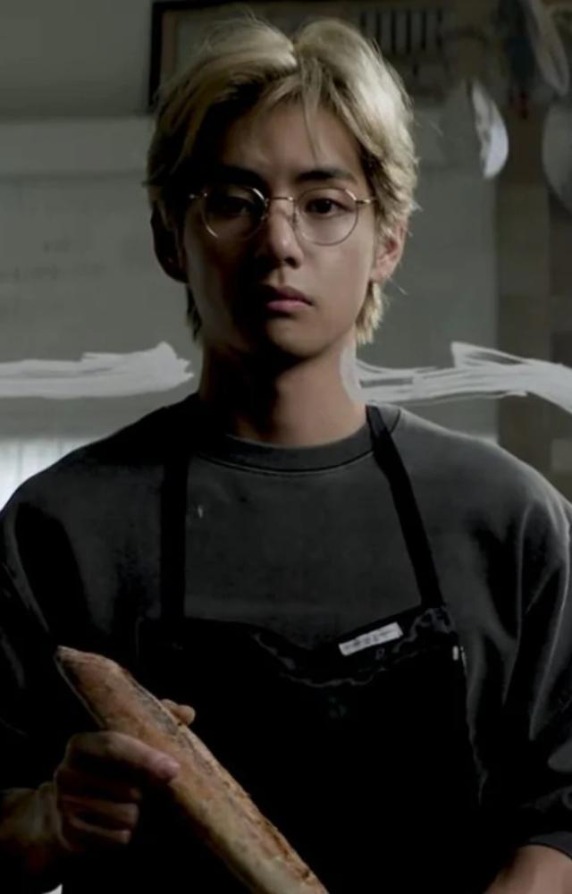 This is a mellow R&B track with a laid-back melody and deep vocals. Its melancholic yet comforting vibe evokes longing and nostalgia, perfect for a rainy day.