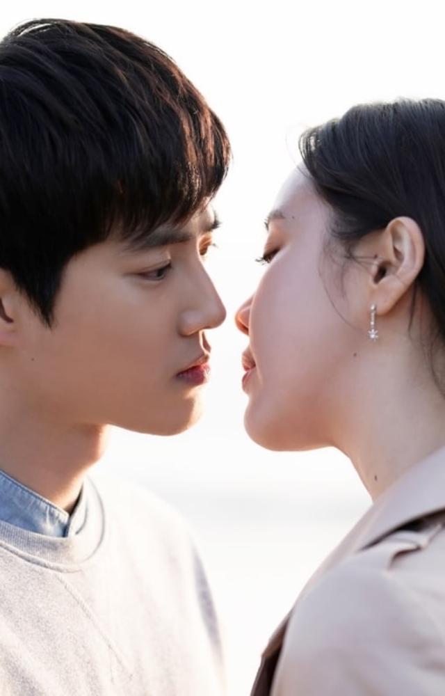 Kim Ye-won as Min Tae-a is a gallery curator who plays the second female lead and secondary couple alongside Oh Chang-seok.