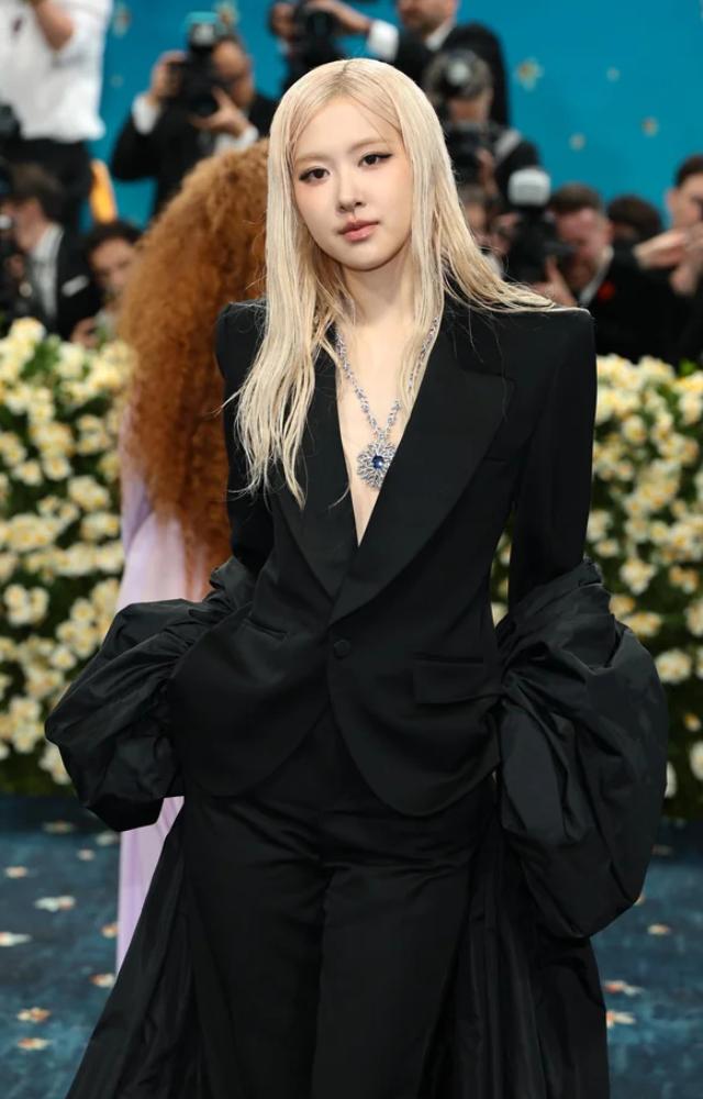 Returning to the Met Gala after a few years, Rosé exuded sophistication in a sleek androgynous black suit from Saint Laurent