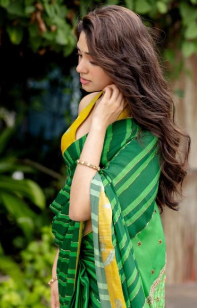 She draped the saree with perfect poise, showcasing her understanding of traditional fashion while adding a modern twist to her look.