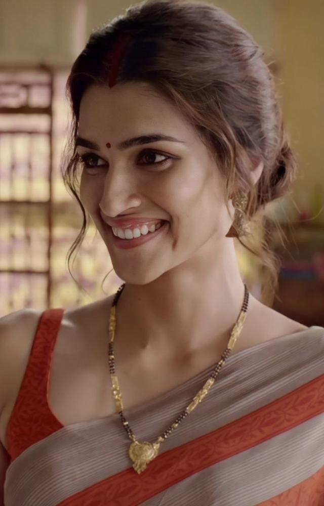 This film showcases Kriti`s comedic timing. Her chemistry with Kartik Aaryan is a highlight.