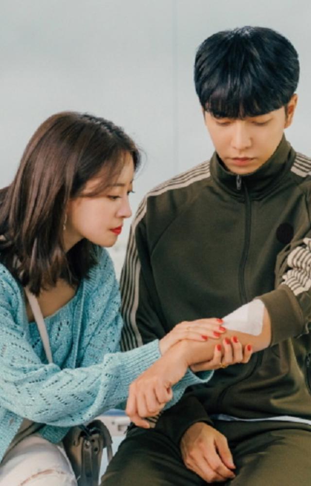 Lee Se-young shines as a quirky lawyer in The Law Cafe, with great chemistry alongside Lee Seung-gi.