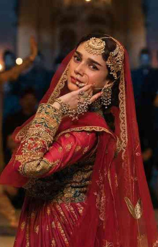 During the 15th and 16th centuries, the Mughals brought women from areas like Afghanistan and Uzbekistan to perform Kathak for their entertainment.