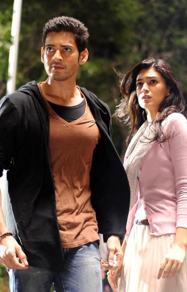 A rock star seeks revenge for his parents` death while overcoming his psychological inhibitions.