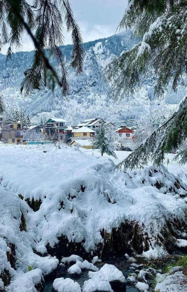 The mesmerising hill station becomes a white wonderland in winter, attracting tourists from different parts of the world.
