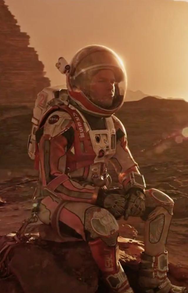 An astronaut uses his scientific skills to survive alone on Mars, awaiting rescue, showcasing human resilience.