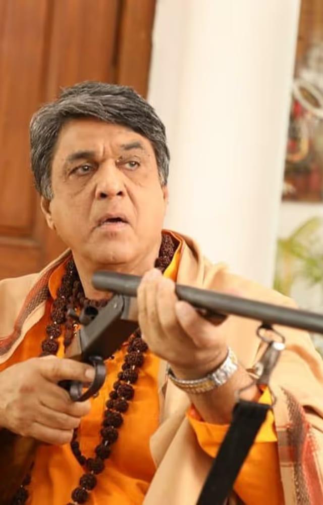 Khanna pursued his graduation from St. Xavier`s College in Mumbai. He then went on to enrol himself at the prestigious Film and Television Institute of India.
