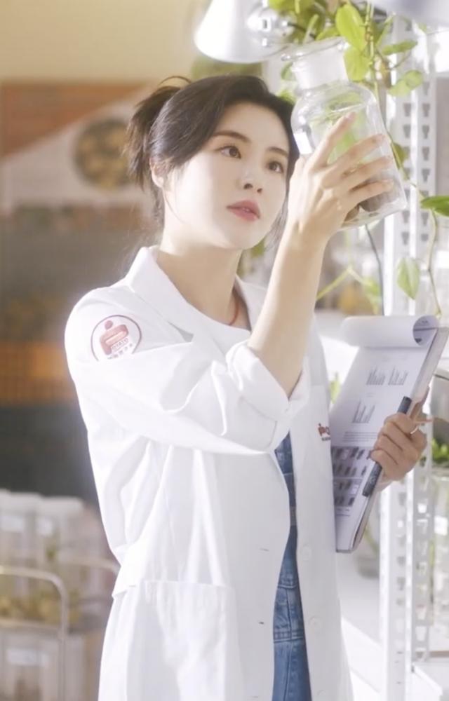 Healing rom-com about a potato-centric life disrupted by a pragmatist. Cast: Lee Sun-bin, Kang Tae-oh.
