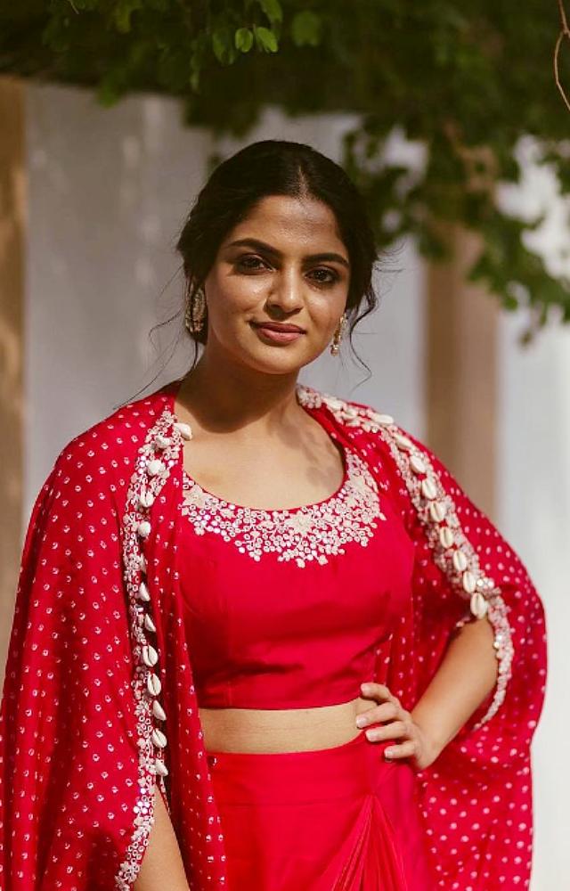 Nikhila Vimal is not only an accomplished actress but also a trained dancer. She has honed her skills in various classical dance forms, including Bharatanatyam.