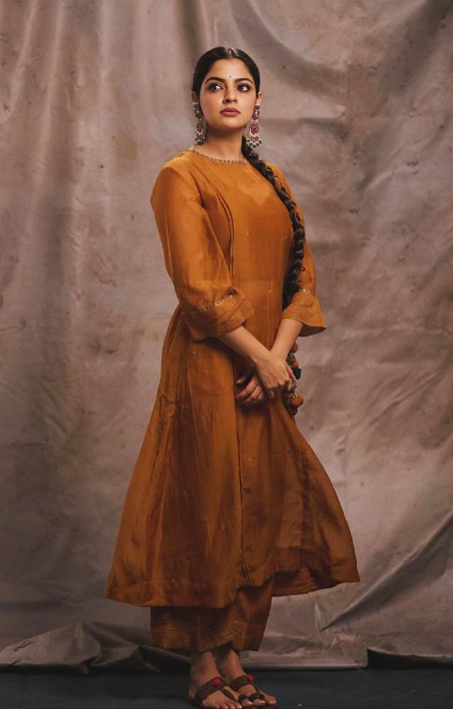 She pursued her education at Sir Syed College in Taliparamba, Kerala. Nikhila graduated with a B.Sc. in Botany from the same college in 2016
