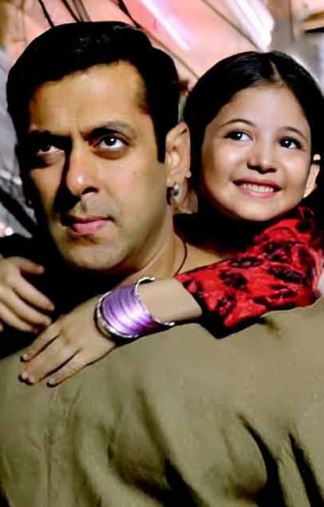 An emotional journey of compassion and courage, the scene where Pavan rescues Munni from child trafficking will make you teary-eyed.