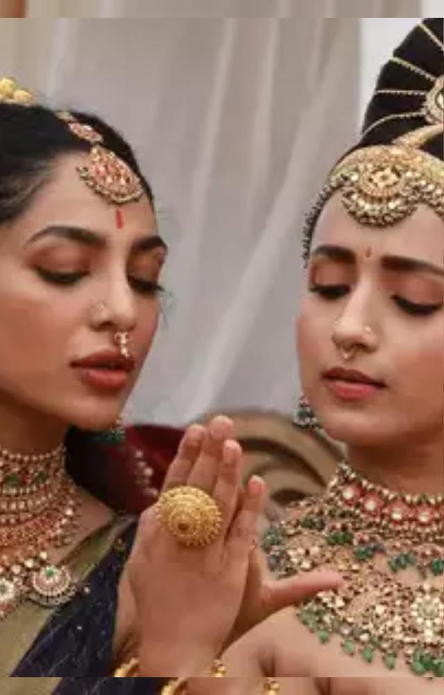 Shobitha`s jewelry, like Ponniyin Selvan`s, is made of real gold, adding to its authenticity and value