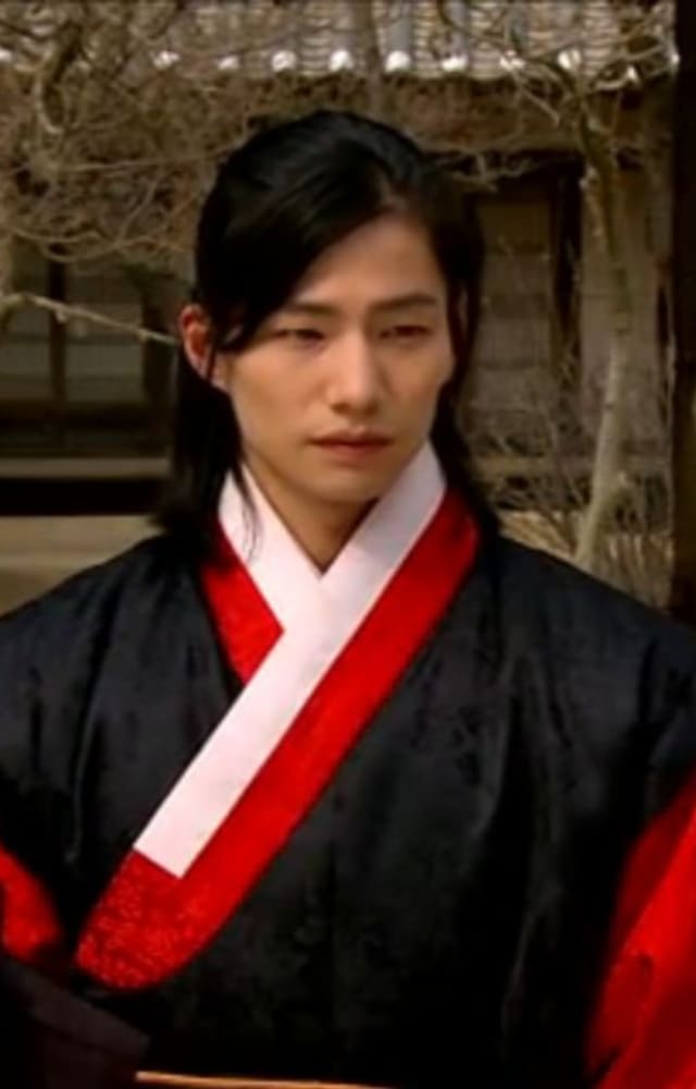 Queen Woo is an action saeguk (historical drama) that revolves around a fierce battle for throne. Alongside Song Jae Rim, the K-drama also stars Jeon Jong Seo.