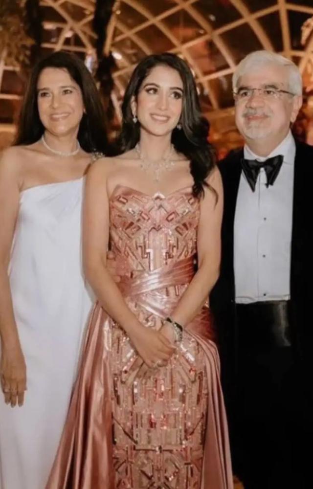 Radhika`s parents, Viren Merchant and Shaila Merchant, are the founders of Encore Health. They serve as the CEO and director, respectively.