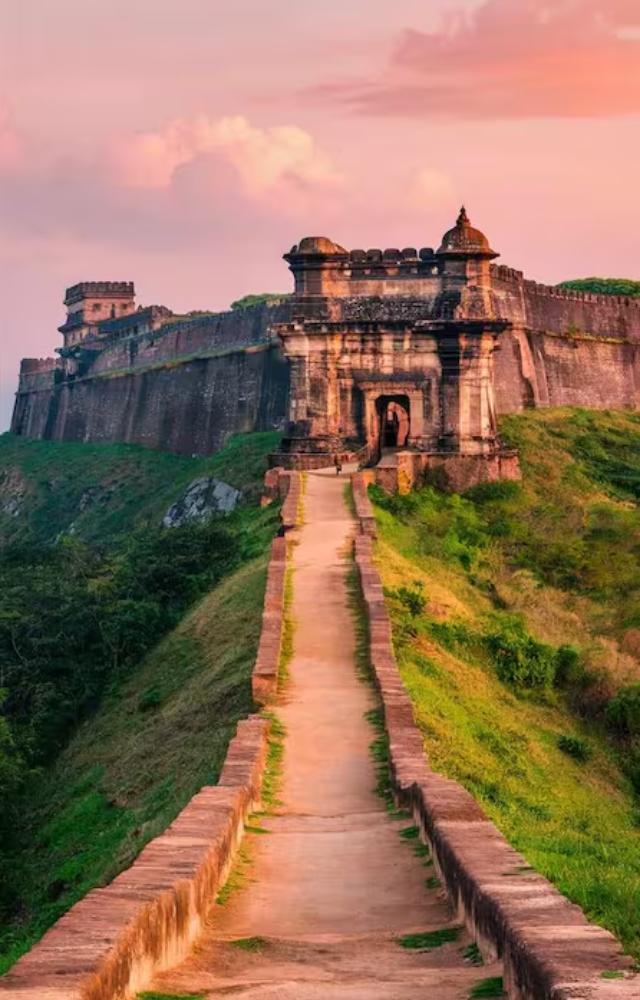 Located in Mahad, the Raigad Fort is one of the strongest fortresses on the Deccan Plateau. Shivaji Maharaj`s coronation was held here.