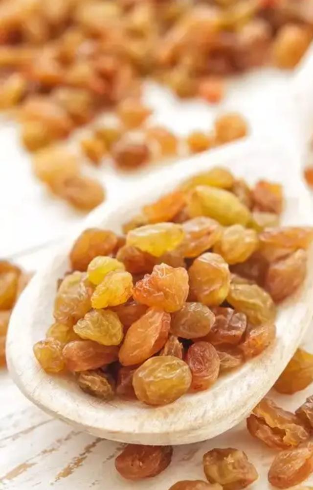 Raisins are rich in vitamin C and B-complex along with antioxidants like phenolic compounds, which help strengthen the immune system.