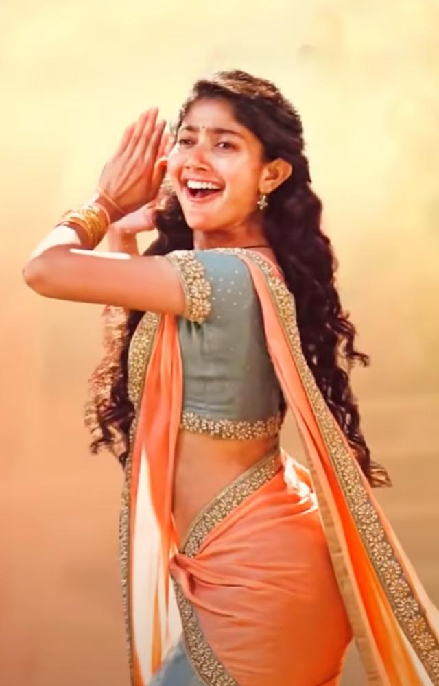 Her natural expressions and energetic performance in this folk-inspired number made it a massive hit.