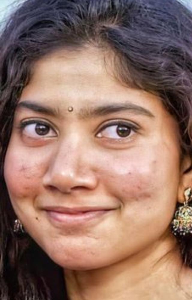 Directors like Alphonse Putharen often encourage Sai Pallavi to act naturally, without cosmetics, highlighting her authentic charm.