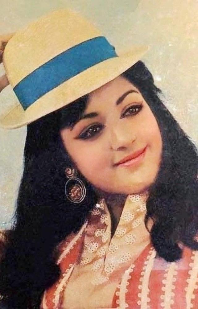A comedy of errors, Seeta Aur Geeta is a fun-filled tale of identical twins separated at birth. Hema Malini`s dual role in this film is legendary.
