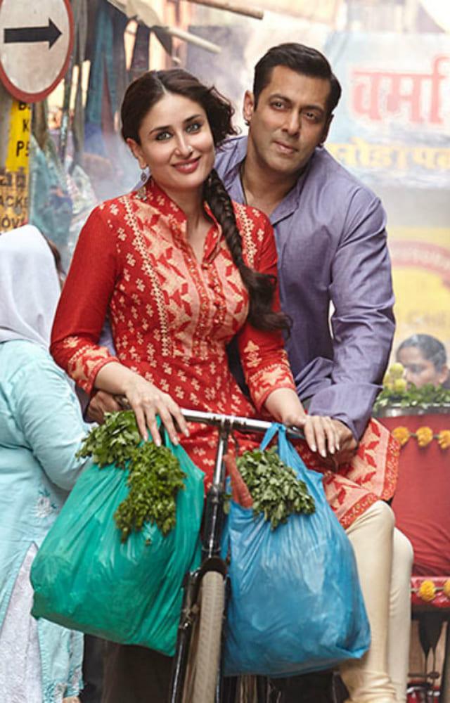 Having a partner who understands your life is a blessing. Pavan was blessed to have Rasika (Kareena Kapoor) as his life partner. This scene is rather emotional.