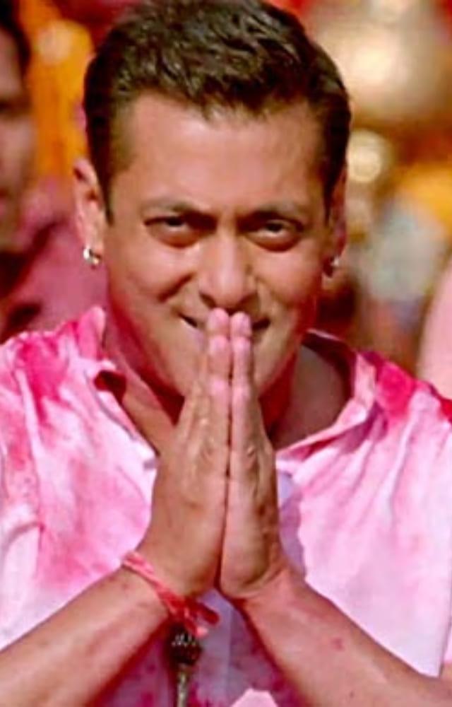 Any Salman Khan movie is incomplete without his iconic entry, and Bajrangi Bhaijaan was no different. His entry in Selfie Le Le Re made fans go berserk.