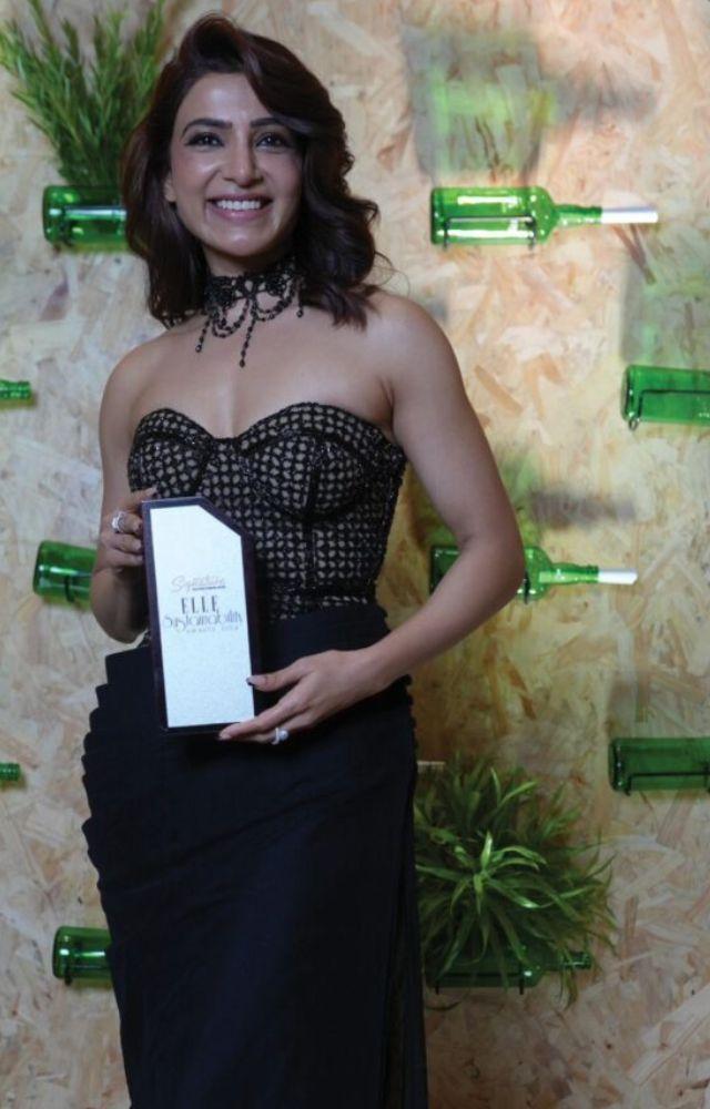 Samantha wore this black dress to the Elle Sustainability Awards.