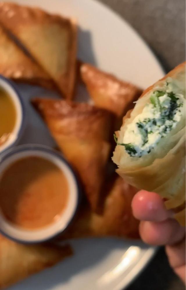 A brilliant combination of creamy, velvety cheese, fresh spinach, and sweet corn, spiced up with a hint of pepper.