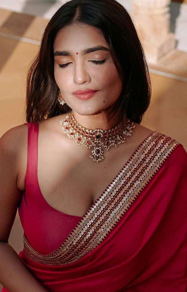 Her compelling performance as a spirited teenager navigating life`s challenges garnered widespread acclaim from audiences and critics alike.