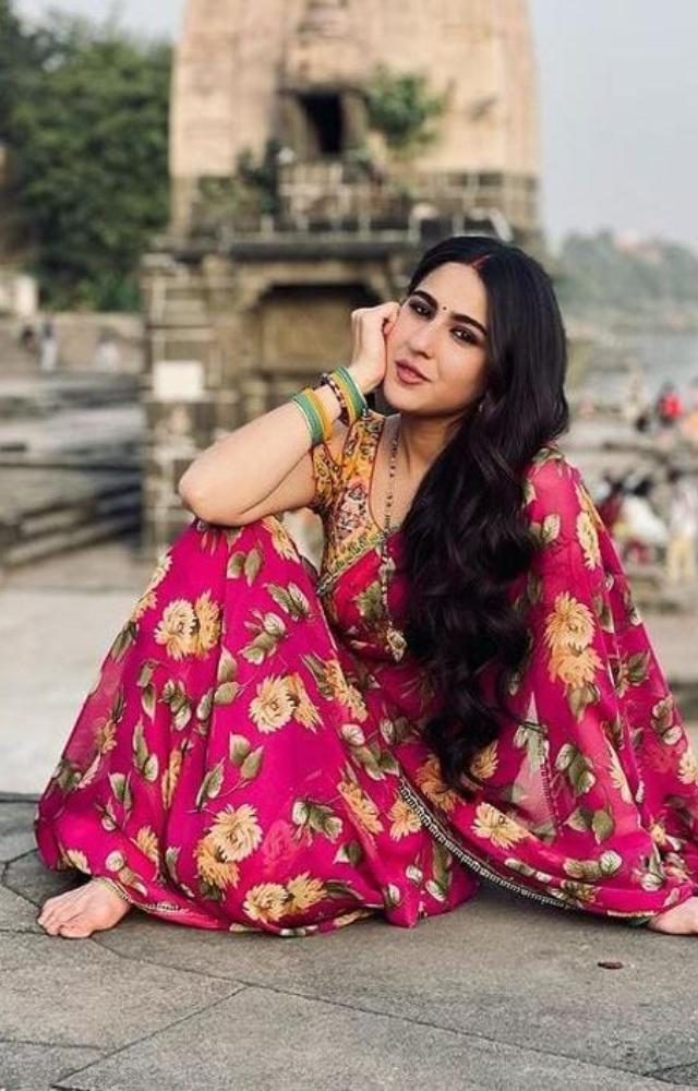 In this romantic track from Zara Hatke Zara Bachke, Sara grooved beautifully, making each saree moment feel authentic, warm, and effortlessly charming.
