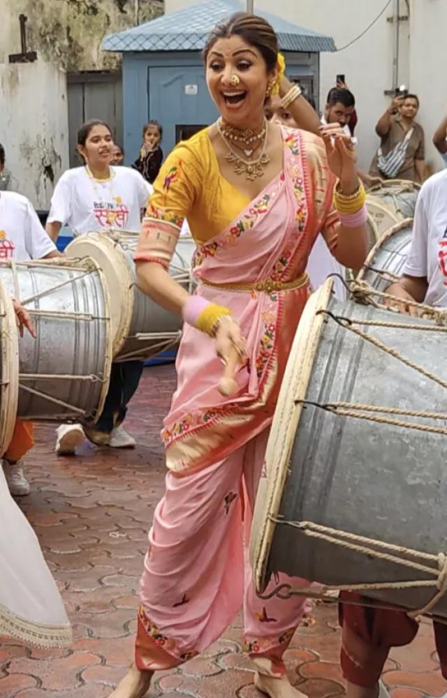 Shilpa Shetty`s Ganesh Chaturthi Outfits
