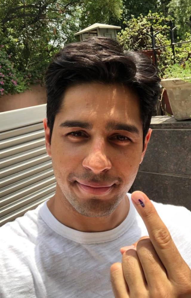 The Shershaah actor hails from Delhi and often visits his hometown to cast a vote. He might be seen doing the same in the Delhi elections too.