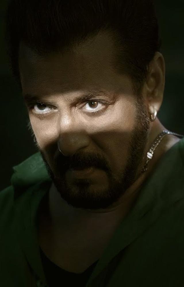 AR Murugadoss directs the film, aiming for broad audience appeal with a 2 hour 20 minute runtime.