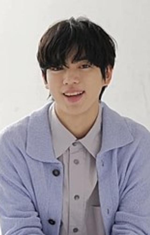At the 2018 PyeongChang Olympics, Cha Jun-hwan gained attention as the youngest male competitor, finishing his event in 15th place.