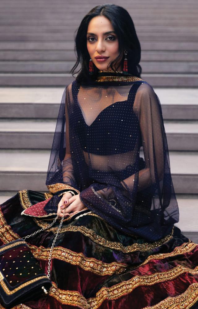 A staple in every woman`s wardrobe, a black lehenga will never let you down. Take inspiration from the bride-to-be`s look and slay this wedding season.