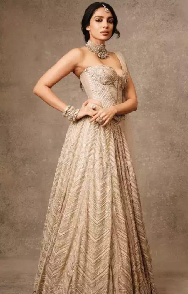 The Made in Heaven actress looks absolutely stunning in an ivory lehenga paired with a corset blouse. This is perfect for all the contemporary brides.