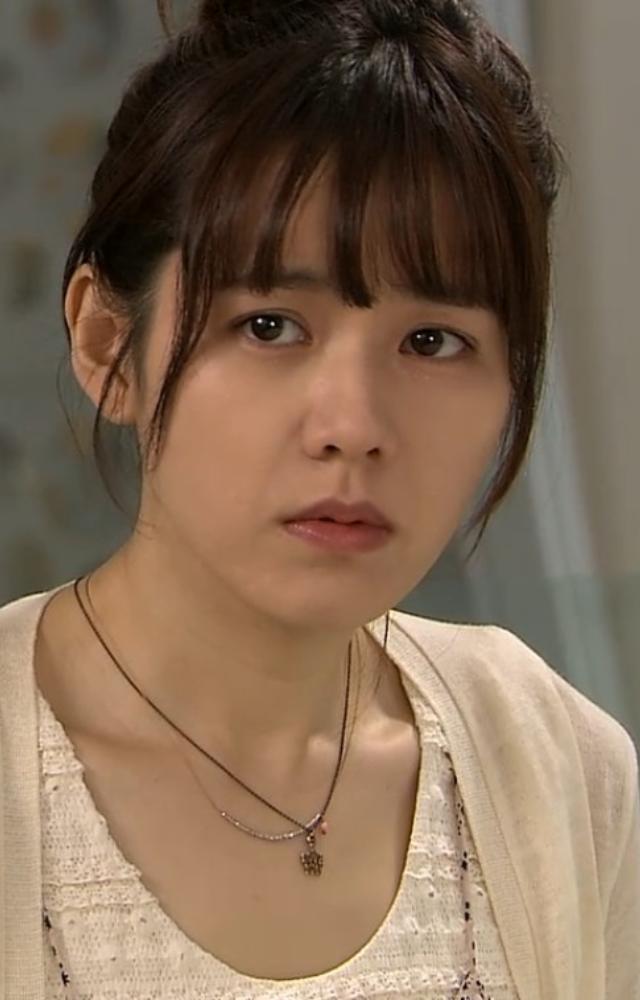 A romantic comedy where she pretends to be a gay man`s roommate, leading to unexpected romantic developments.
