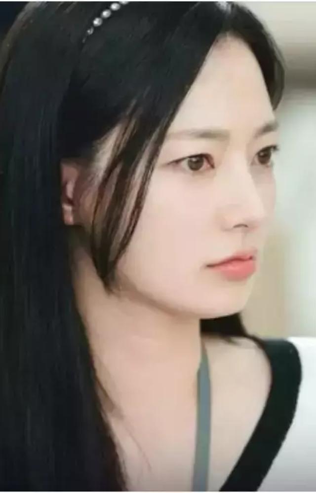 A revenge fantasy drama where Song Ha Yoon plays Jeong Su-min, the best friend who betrays the protagonist by having an affair with her husband.