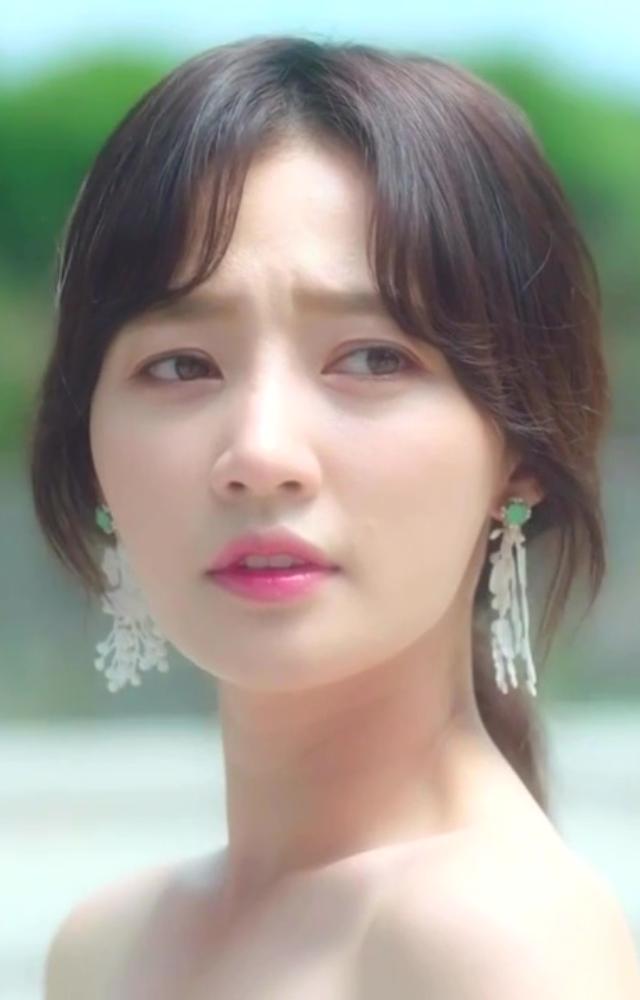 A romantic comedy where Song Ha Yoon plays Joo Gi-bbeum, a cheerful and optimistic woman who falls in love with a mysterious man.