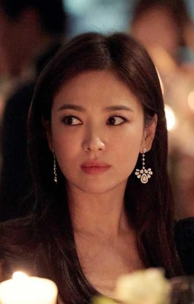 Song Hye-kyo is fluent in English and learnt the language while studying in the United States.