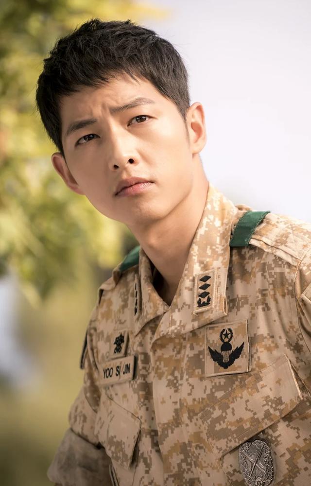 Song Joong-ki stars as a soldier who falls in love with a doctor amidst life-threatening missions in war-torn areas.