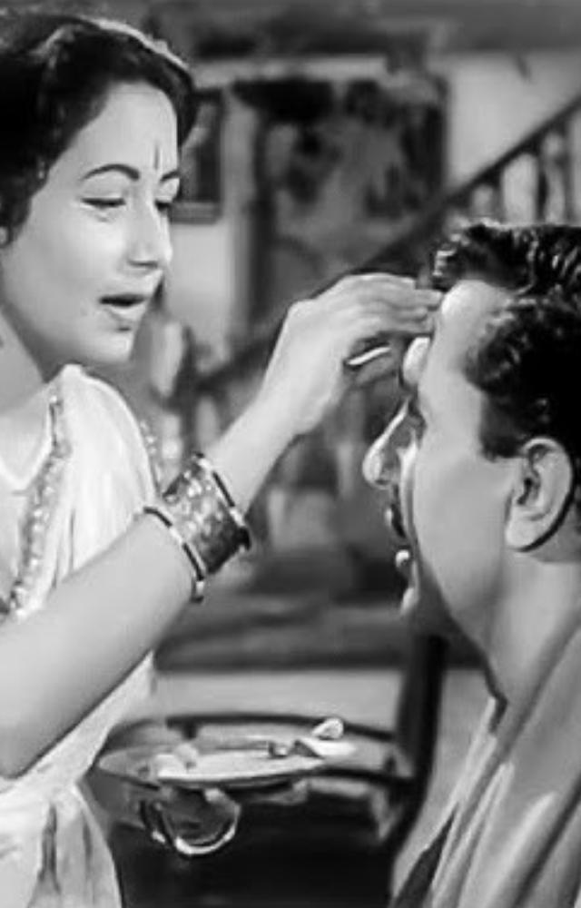 A classic Raksha Bandhan song that epitomises the festival`s spirit. It celebrates the sacred bond between siblings and the promises exchanged.